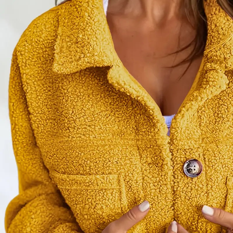 Veste sherpa grande taille pour femme, chaude et douce avec poches.