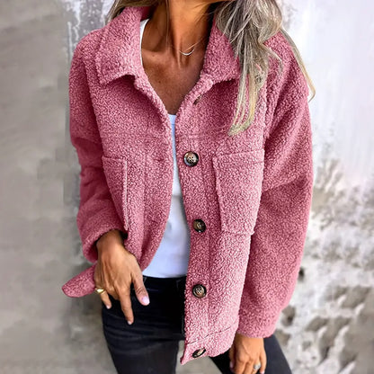 Veste sherpa grande taille pour femme, chaude et douce avec poches.